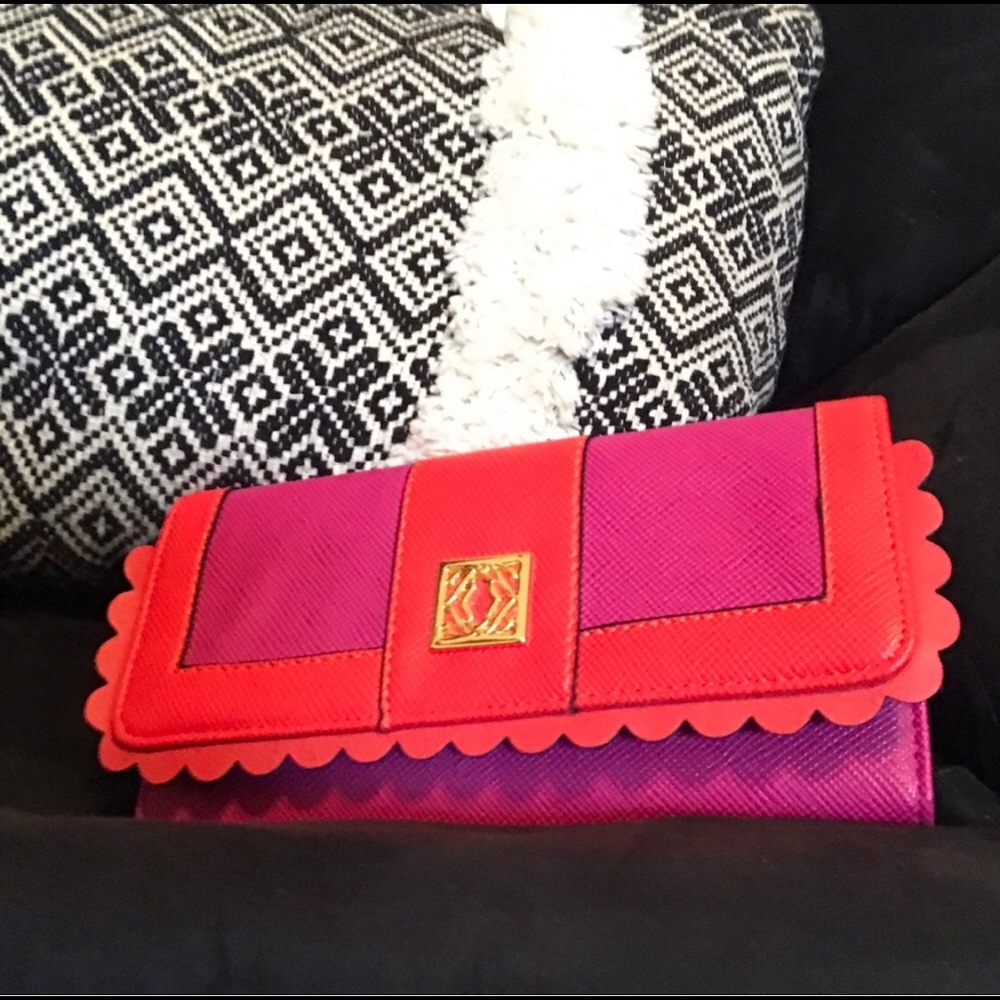 Cute Security Lined Pink Scalloped Wallet!